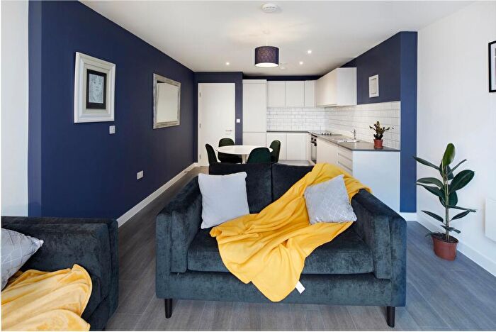 3 Bedroom Flat To Rent In Apartment Insignia, Talbot Road, Old Trafford, Manchester, M16