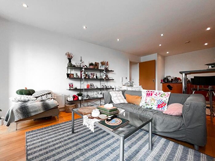 1 Bedroom Flat To Rent In Catalina, City Island, Leeds, LS12