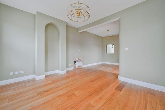 3 Bedroom Semi-Detached House To Rent In Martindale Road, Balham, London, SW12