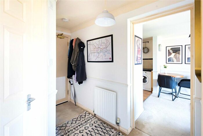 1 Bedroom Flat For Sale In Mile End Road, Stepney, London, E1