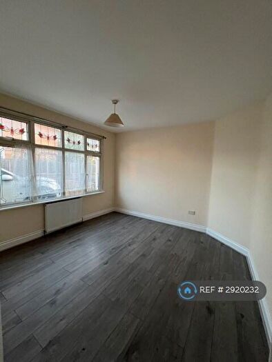 4 Bedroom Bungalow To Rent In Fairfax Drive, Westcliff-On-Sea, SS0