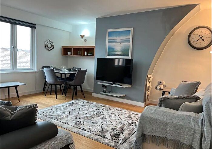 1 Bedroom Flat To Rent In Retiro Street, Oldham, Lancashire, OL1