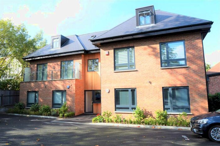 2 Bedroom Penthouse To Rent In Bickley Park Road, Bromley, BR1