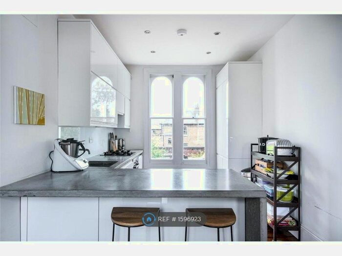 2 Bedroom Maisonette To Rent In Cleveland Road, London, N1