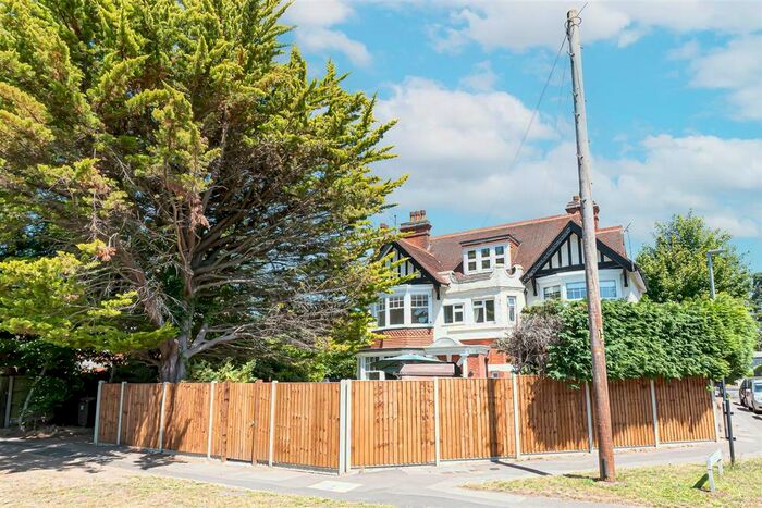 1 Bedroom Flat To Rent In The Avenue, Crowthorne, RG45