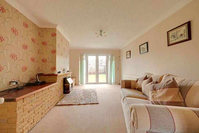 3 Bedroom Chalet For Sale In Junction Road, Burgess Hill, RH15