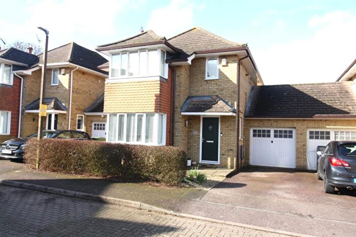 3 Bedroom Detached House For Sale In Balsam Close, Walnut Tree, Milton Keynes, MK7