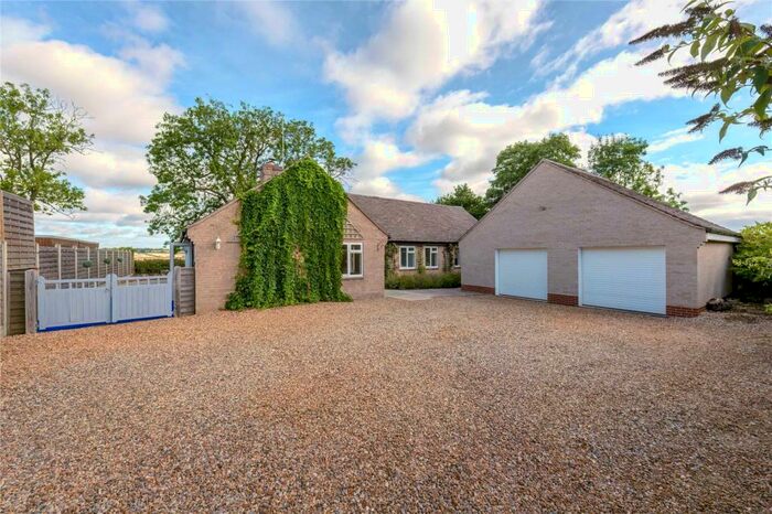 4 Bedroom Bungalow To Rent In Glapthorn Road, Oundle, Cambridgeshire, PE8