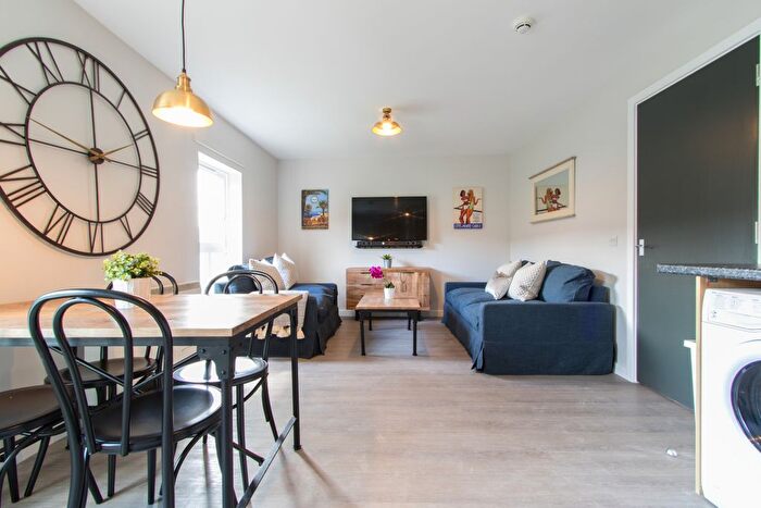 4 Bedroom Flat To Rent In Morrison Circus, Edinburgh, EH3