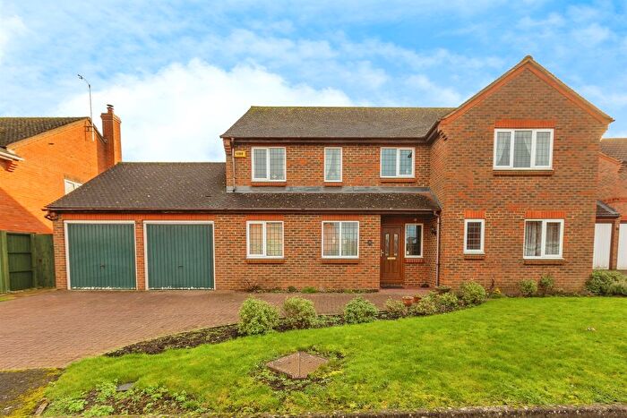 5 Bedroom Detached House For Sale In Chesterfield Close, Stone, Aylesbury, HP17