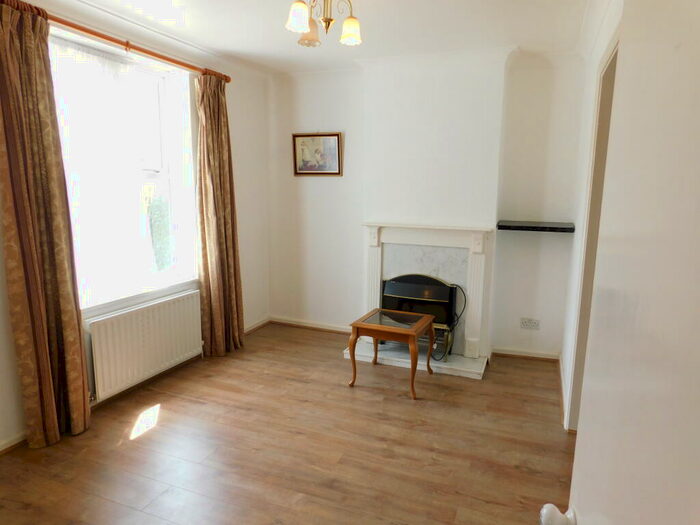 3 Bedroom House To Rent In Reigate Avenue, Sutton, Surrey, SM1