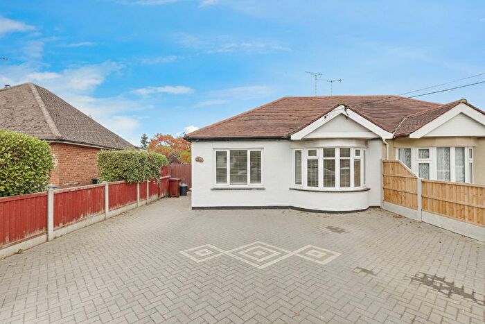 2 Bedroom Semi Detached Bungalow For Sale In Parkfields, Benfleet, SS7