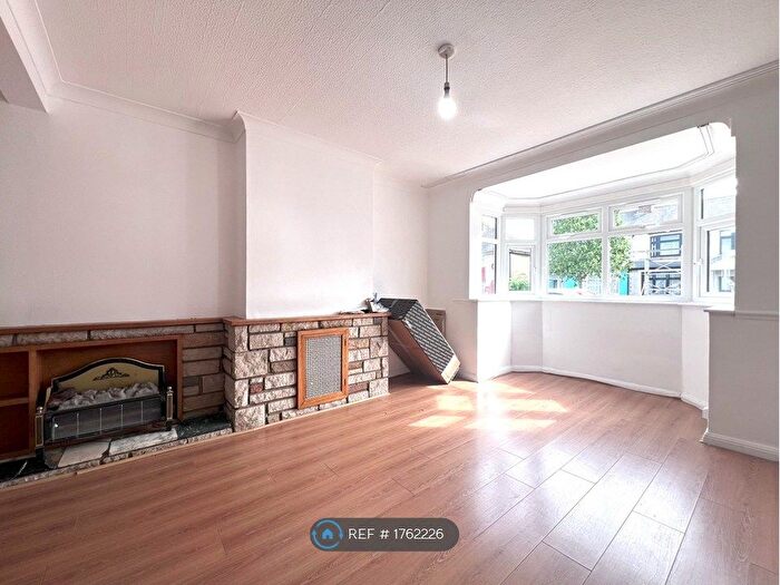 5 Bedroom End Of Terrace House To Rent In Northfield Road, Enfield, EN3