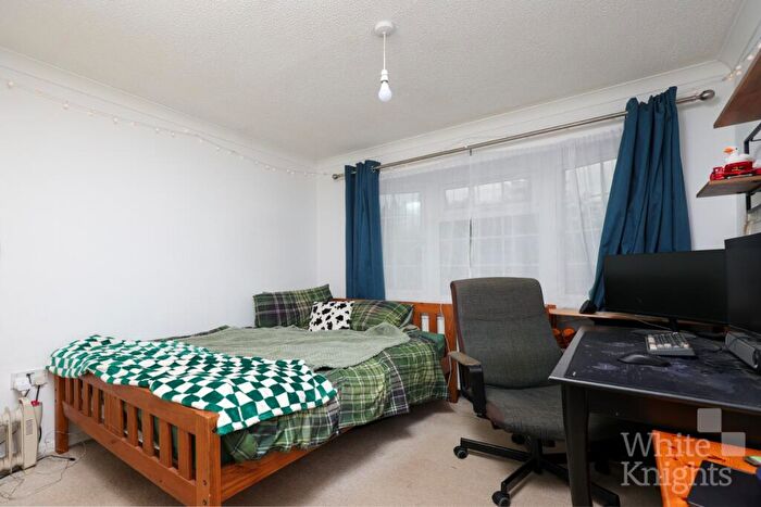 3 Bedroom Park Home For Sale In Fairfield Park, West End Road, Mortimer Common, Reading, Berkshire, RG7