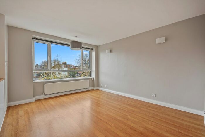 1 Bedroom Flat To Rent In Clifford Court, Heathfield Road, Wandsworth, London, SW18