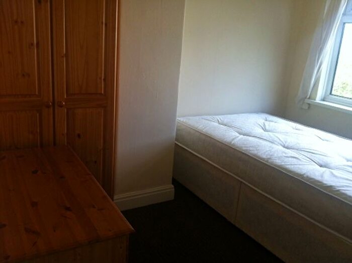 4 Bedroom Property To Rent In Royal Park Avenue, Hyde Park, Leeds, LS6