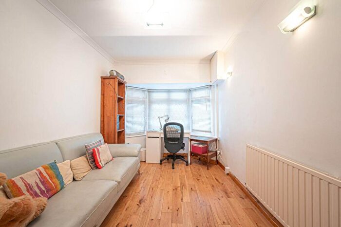 4 Bedroom House To Rent In Finchley Park, North Finchley, London, N12