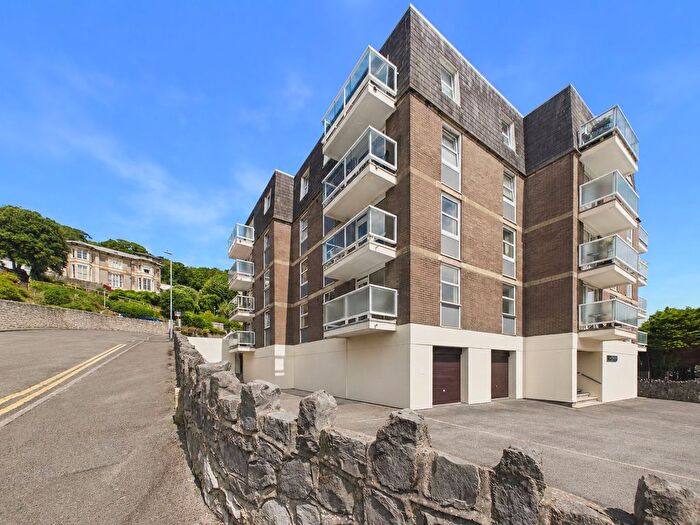 2 Bedroom Flat For Sale In Shrubbery Avenue, Weston-Super-Mare, BS23