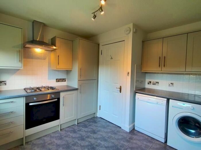 3 Bedroom Flat To Rent In Spylaw Road, Edinburgh, EH10