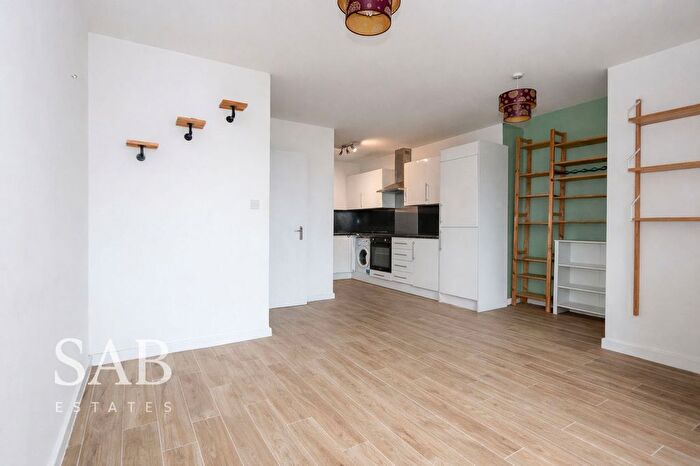 2 Bedroom Flat To Rent In Ruislip Road East, Central West, UB6