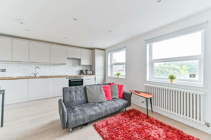 1 Bedroom Flat To Rent In East Street, Epsom, KT17