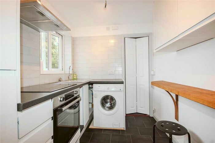 1 Bedroom Flat To Rent In Cross Street, Kingswood, Bristol, BS15