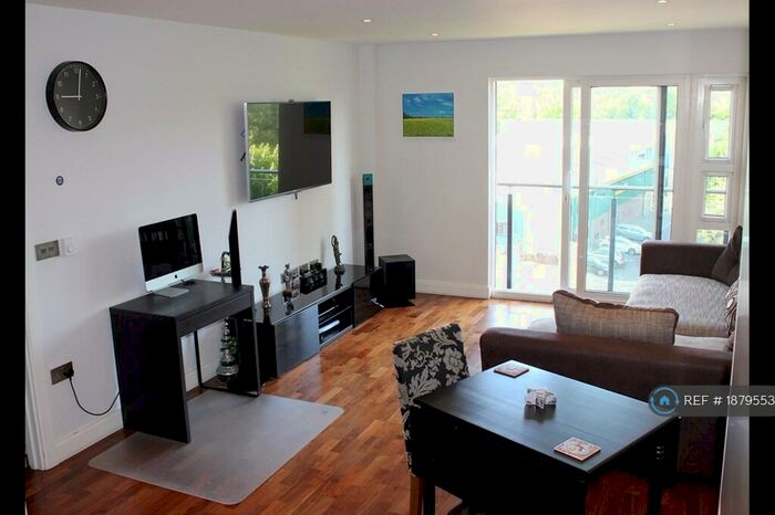 2 Bedroom Flat To Rent In Sesame Apartments, London, SW11
