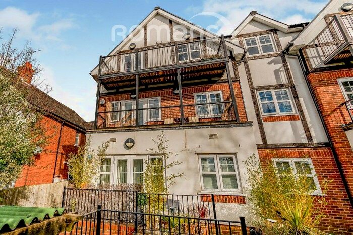 2 Bedroom Flat To Rent In West Wycombe Road, High Wycombe HP12