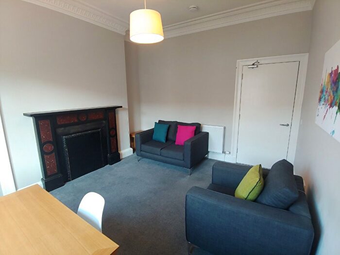2 Bedroom Flat To Rent In Slateford Road, Edinburgh, EH11
