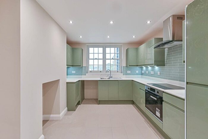 2 Bedroom Flat To Rent In Rye Lane, Peckham, London, SE15