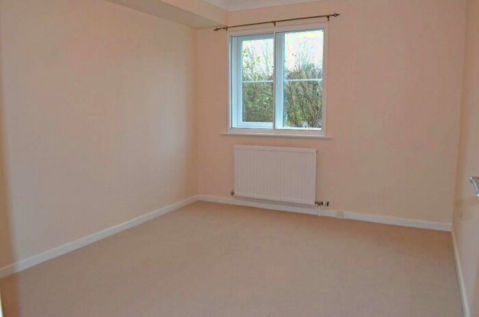 1 Bedroom Flat For Sale In Parkside, Waltham Cross, Hertfordshire, EN8