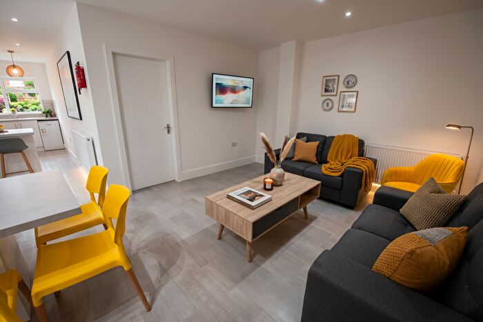 7 Bedroom House To Rent In Queens Road - Bed, Beeston, East Midlands, NG9