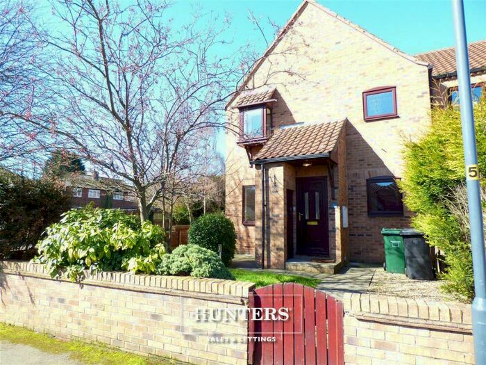 1 Bedroom Property For Sale In Summerfield Drive, Byram, WF11