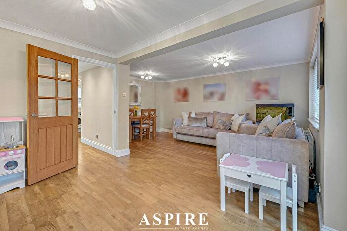 4 Bedroom Detached House For Sale In Video Presentation Inside - Bartley Close, Benfleet, SS7