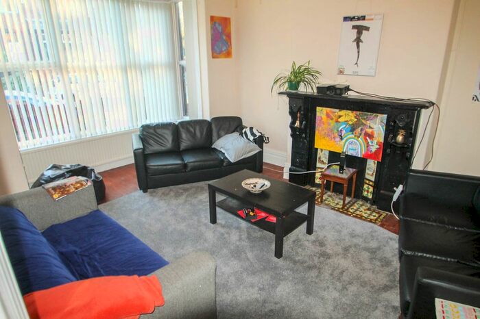 4 Bedroom Semi-Detached House To Rent In Kirkstall Industrial Park, Kirkstall Road, Leeds, LS4