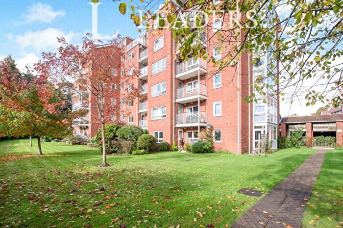 Flat To Rent In Linden Hall, Christchurch Road, BH1