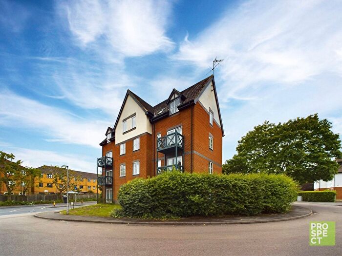 2 Bedroom Flat For Sale In Admirals Court, Rose Kiln Lane, Reading, Berkshire, RG1
