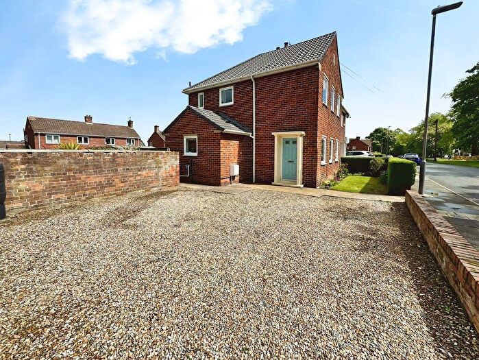 3 Bedroom Semi-Detached House For Sale In Park Field, Ryton, NE40
