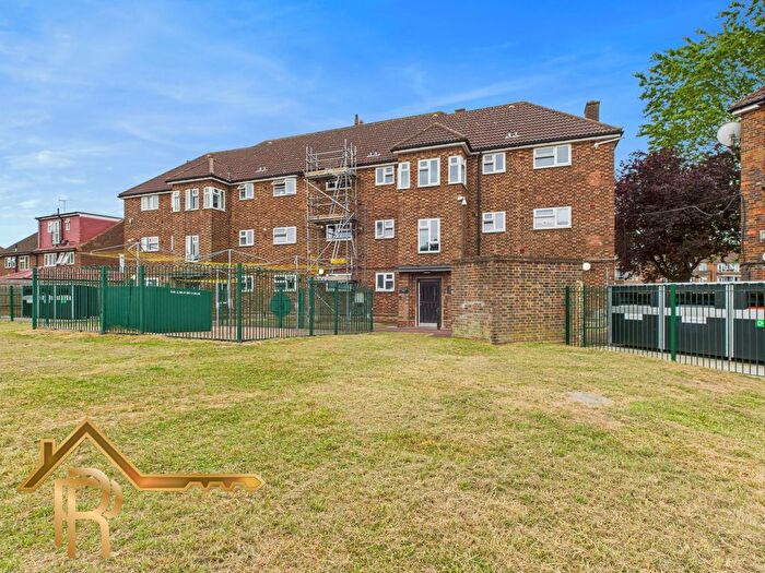 1 Bedroom Terraced House For Sale In Wallingford House Kingsbridge Road, Romford, Essex, RM3