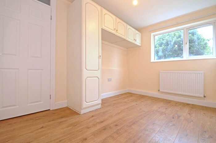 3 Bedroom Flat To Rent In St James Lane, Muswell Hill, London, N10