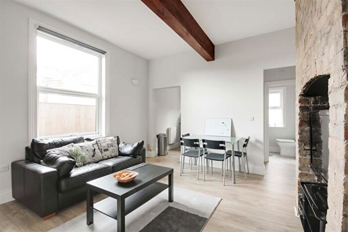 2 Bedroom Apartment To Rent In Millicent Road, West Bridgford, Nottinghamshire, NG2