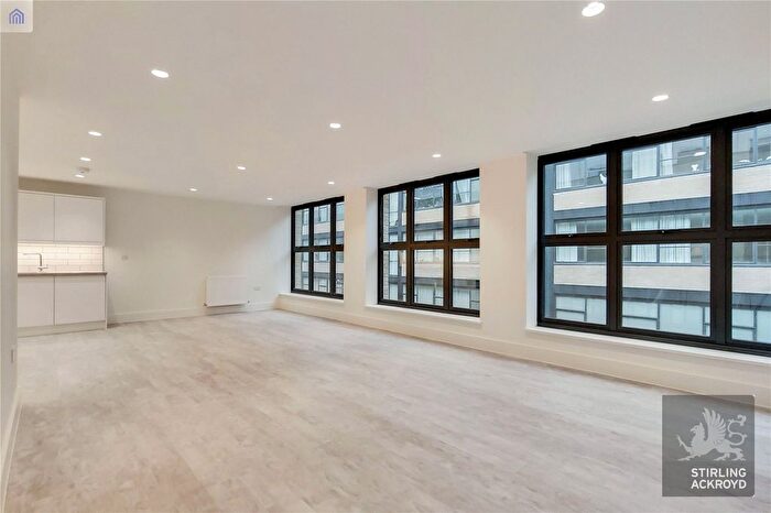 3 Bedroom Flat To Rent In Long Street, Shoreditch, London, E2