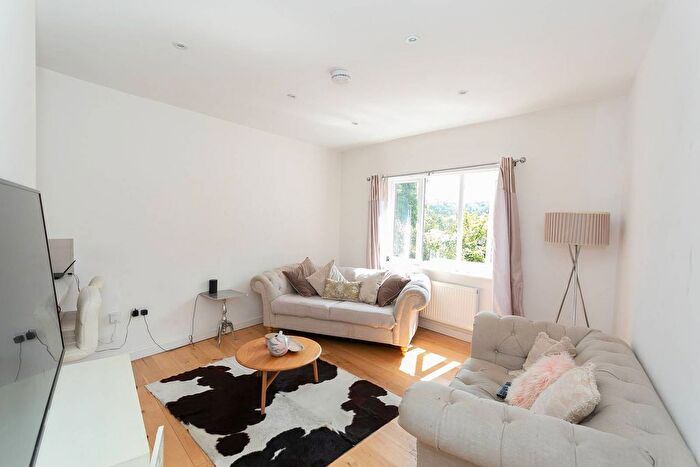 2 Bedroom Flat To Rent In High Street, Bushey, Bushey, WD23