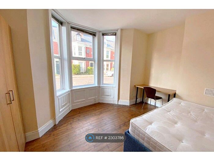 3 Bedroom Flat To Rent In Forsyth Road, Newcastle Upon Tyne, NE2