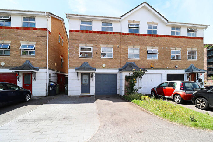 3 Bedroom End Of Terrace House For Sale In Montana Gardens, Sydenham, SE26