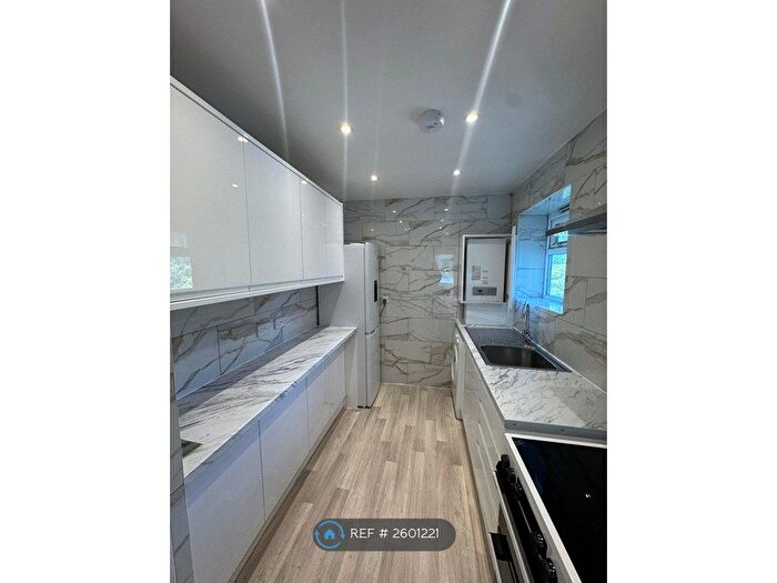 2 Bedroom Flat To Rent In Durrisdeer House, London, NW2