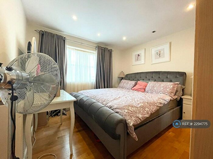 2 Bedroom Flat To Rent In Blessing Way, Barking, IG11