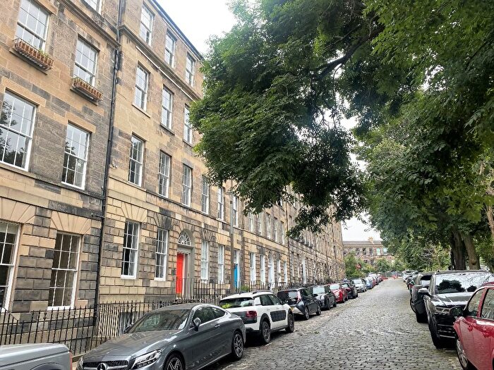 4 Bedroom Flat To Rent In Gayfield Square, Central, Edinburgh, EH1