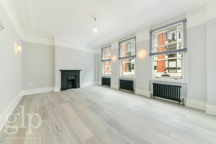 3 Bedroom Flat To Rent In Shaftesbury Avenue, London, W1D