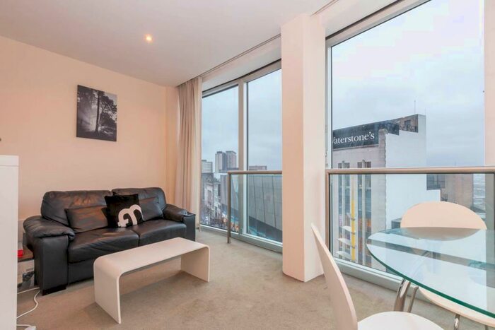 Apartment To Rent In Rotunda, New Street, B2